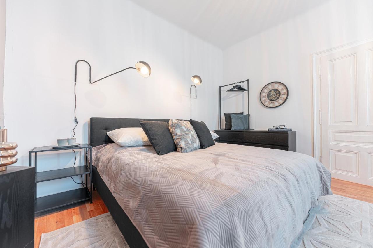 City Appartement Wagram Am Hauptbahnhof ザンクト・ペルテン エクステリア 写真